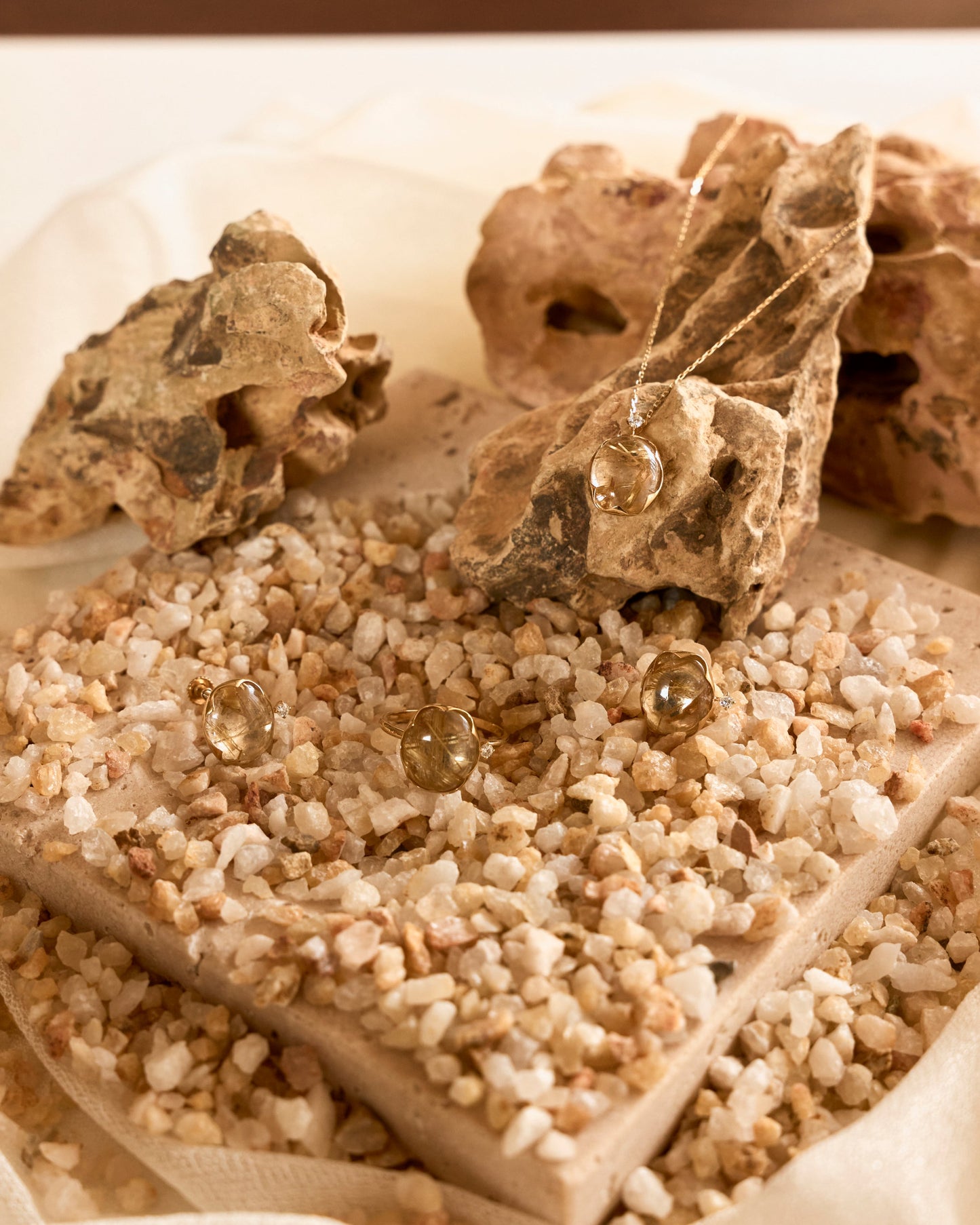 【ユーフォリア】ルチルクォーツ フリルネックレス #06