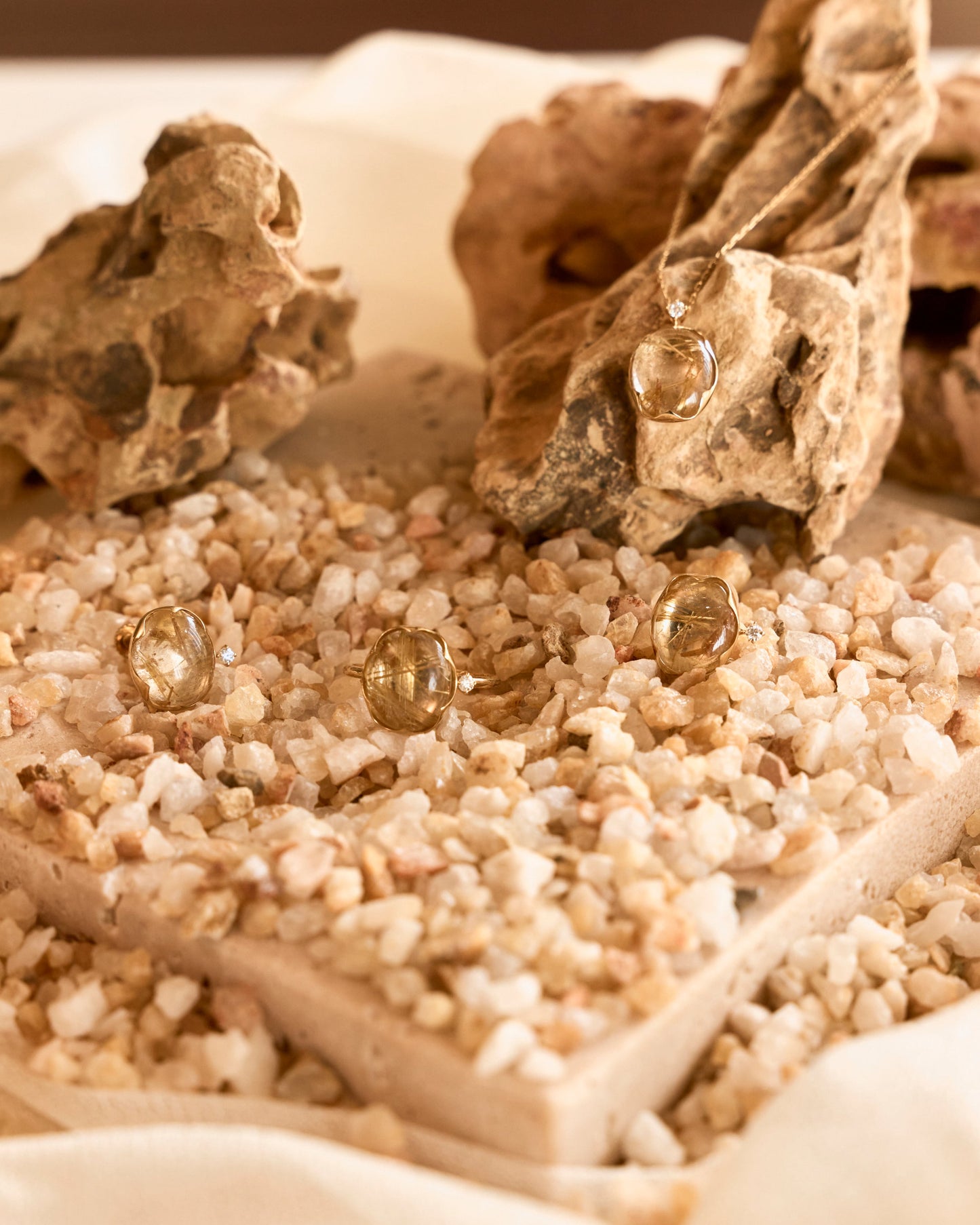 【ユーフォリア】ルチルクォーツ フリルピアス(片耳) #07